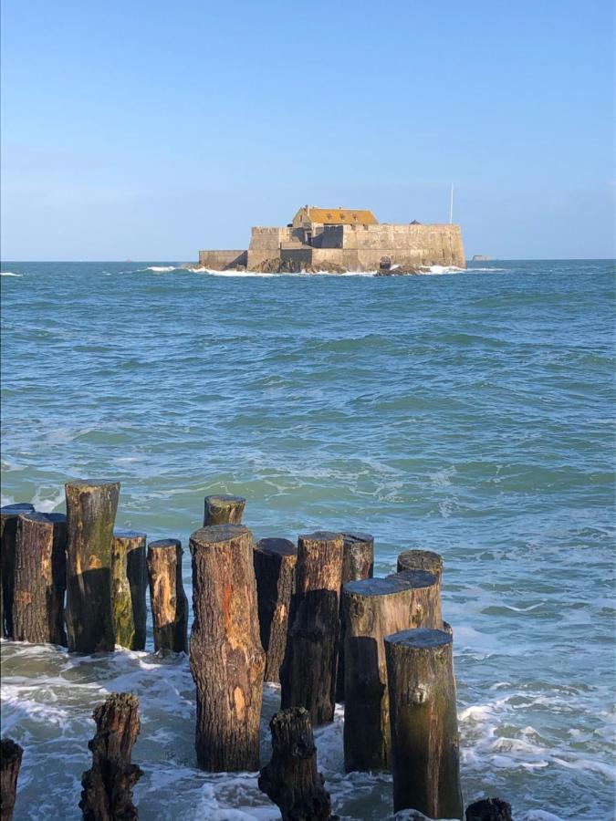 Le Cezembre, Au Pied De La Plage سان مالو المظهر الخارجي الصورة