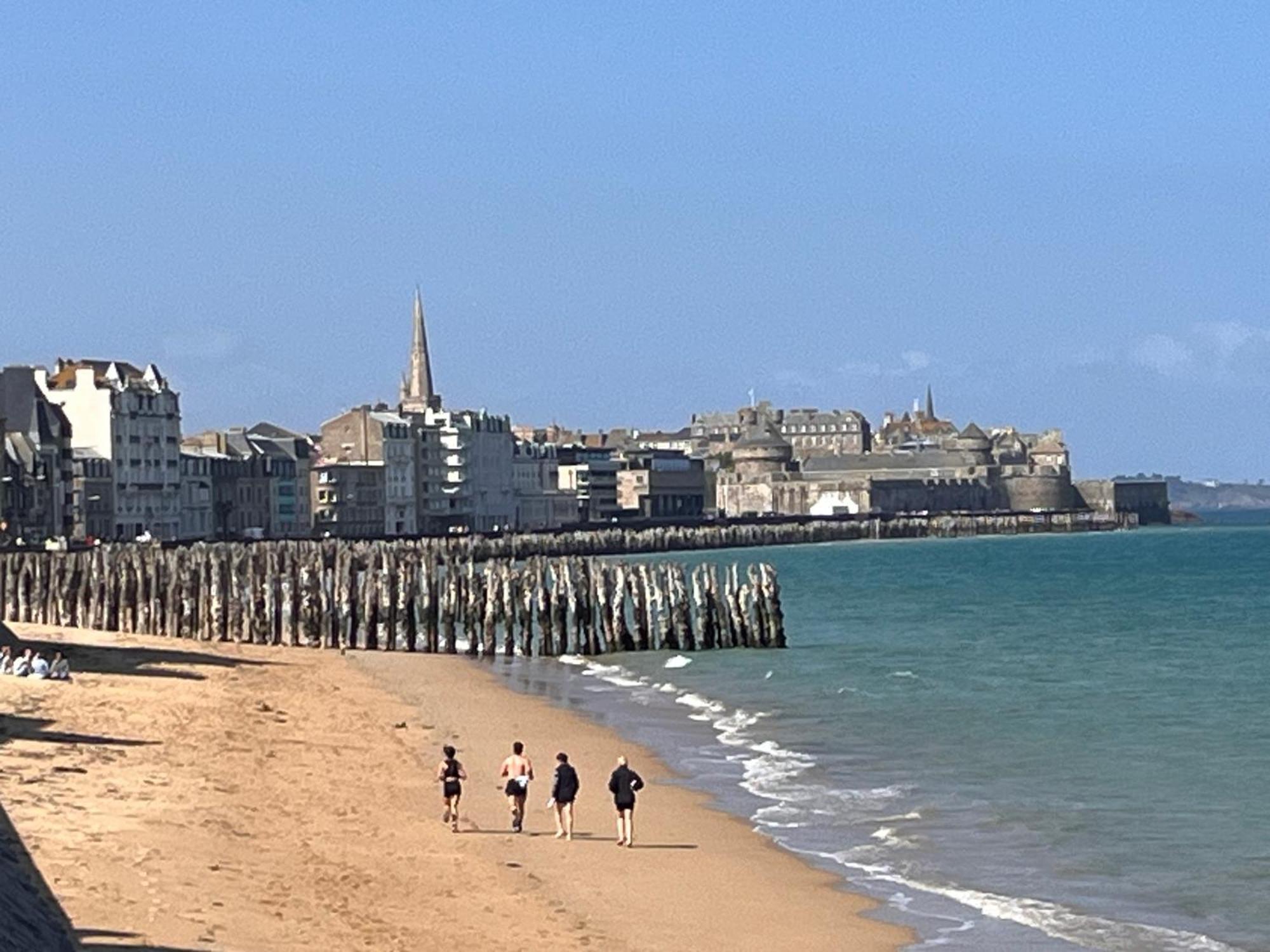 Le Cezembre, Au Pied De La Plage سان مالو المظهر الخارجي الصورة